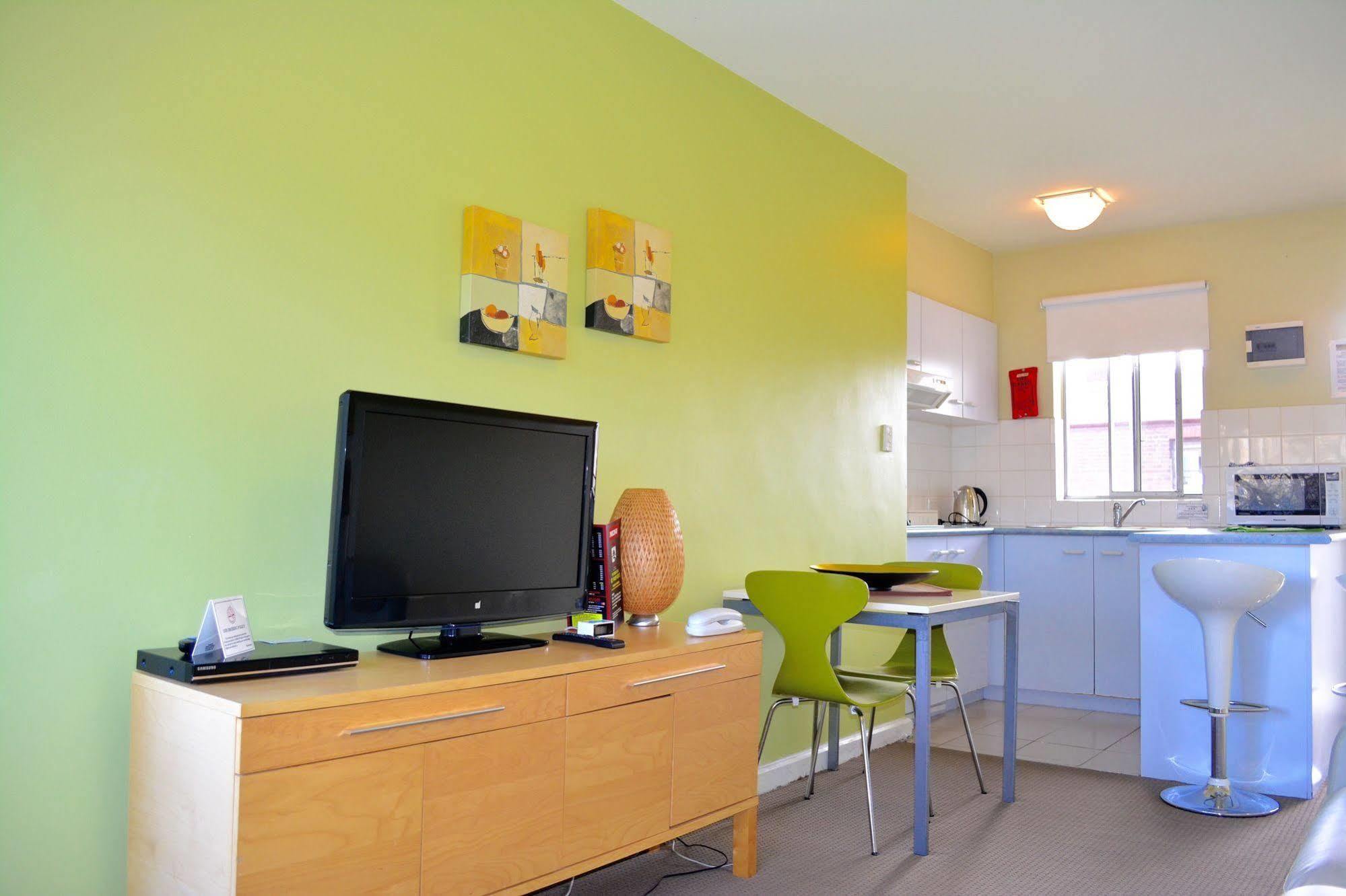 Birches Serviced Apartments Melbourne Exterior photo