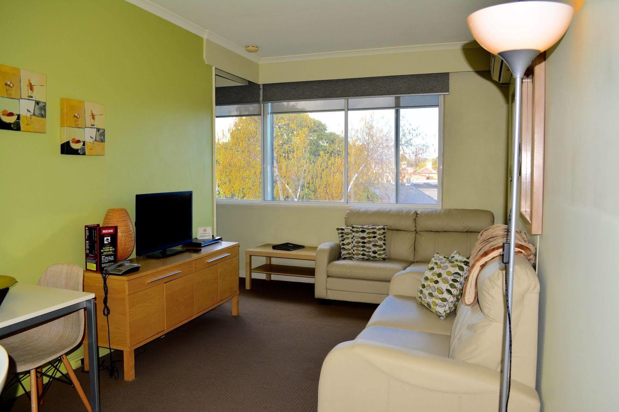 Birches Serviced Apartments Melbourne Exterior photo